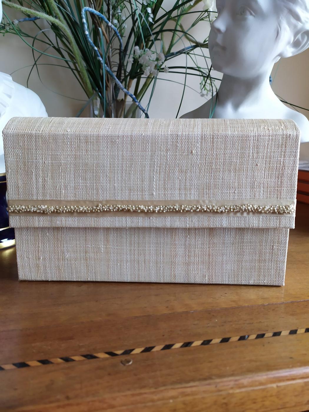 Duo de pochettes beige à liseré doré