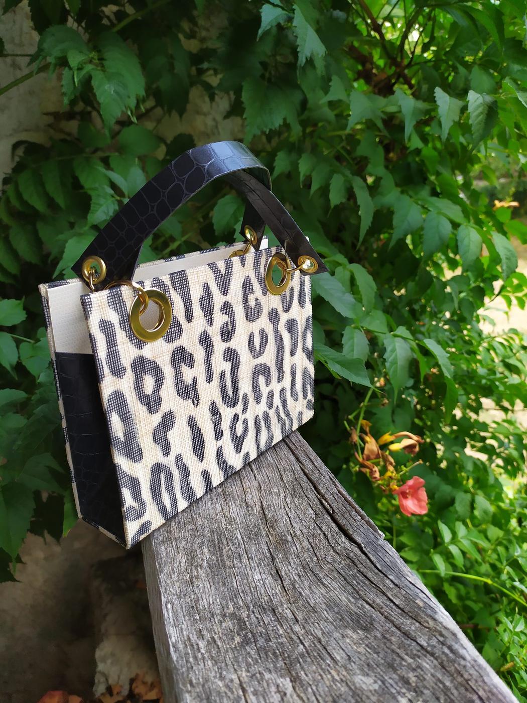 Pochette structurée imprimé léopard