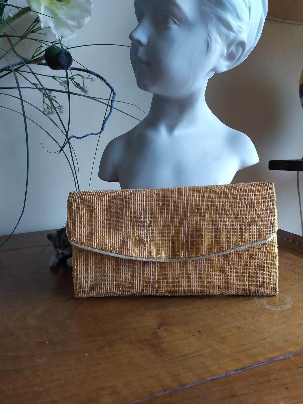Pochette souple camel à passepoil doré