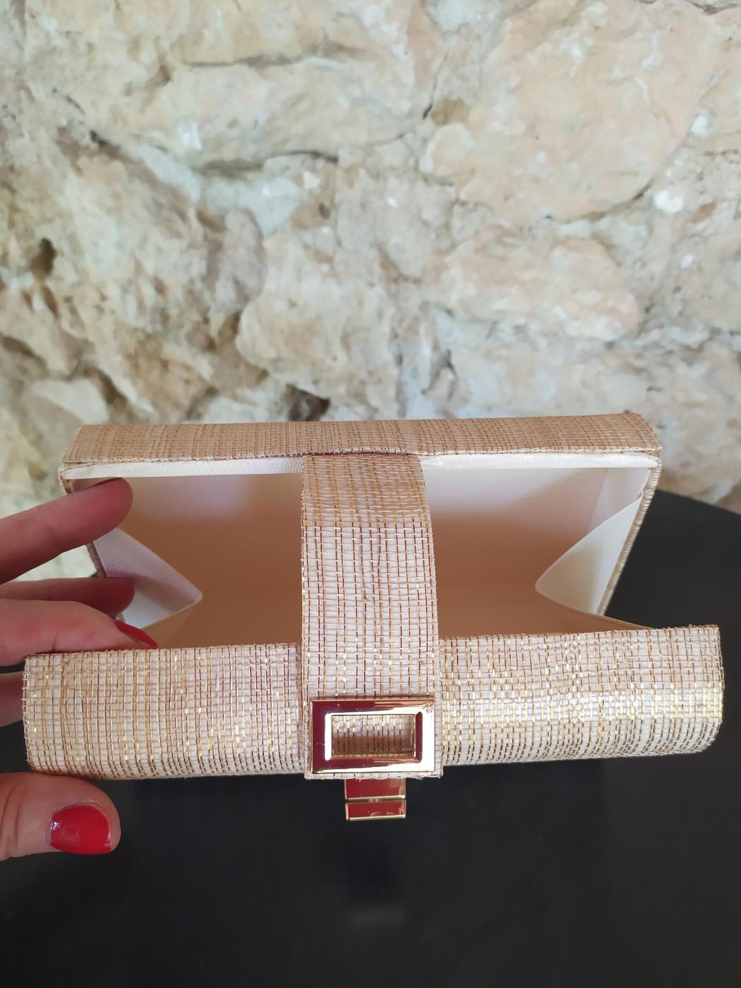 Clutch beige et doré, intérieur